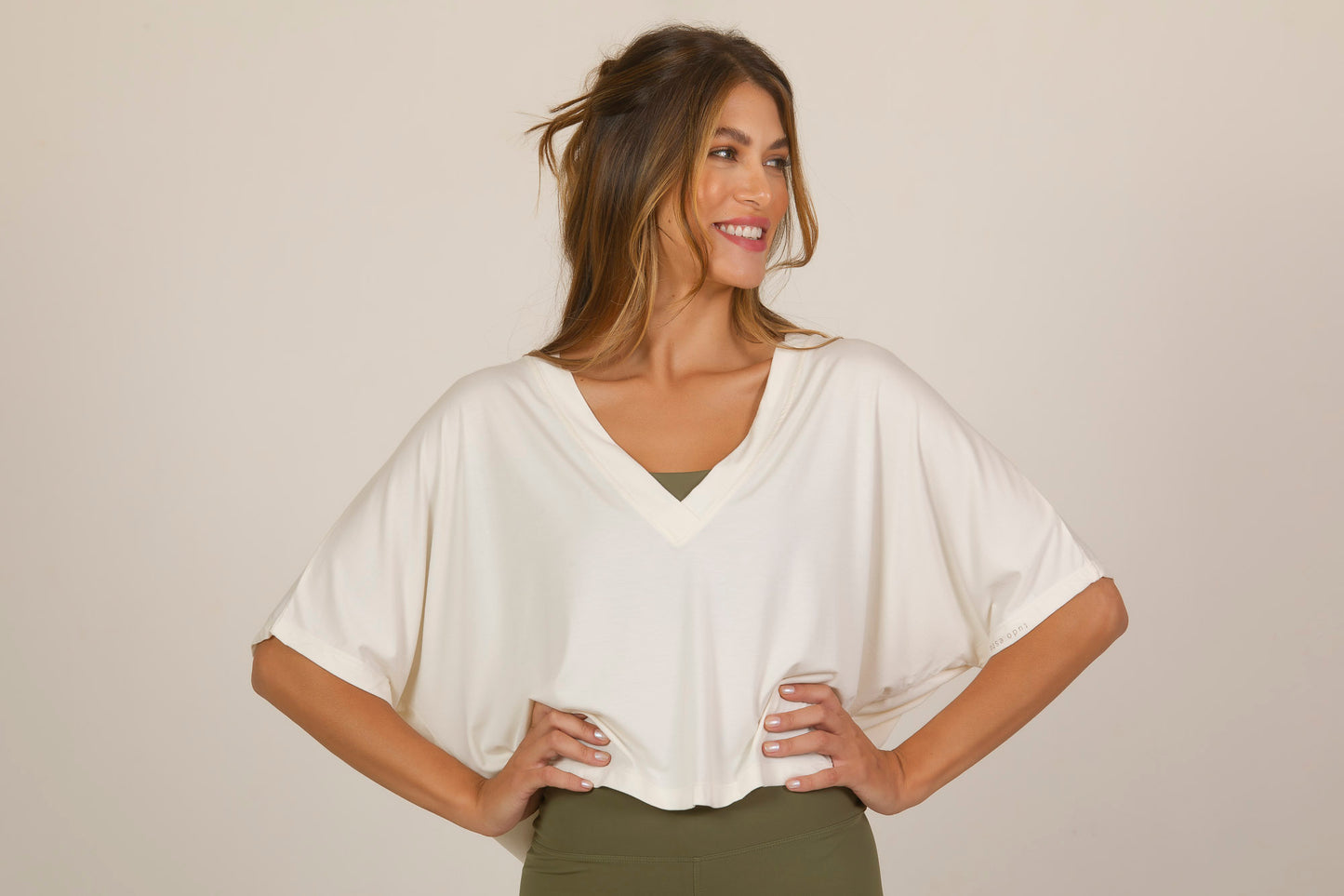 Blouse V - Off White Presence