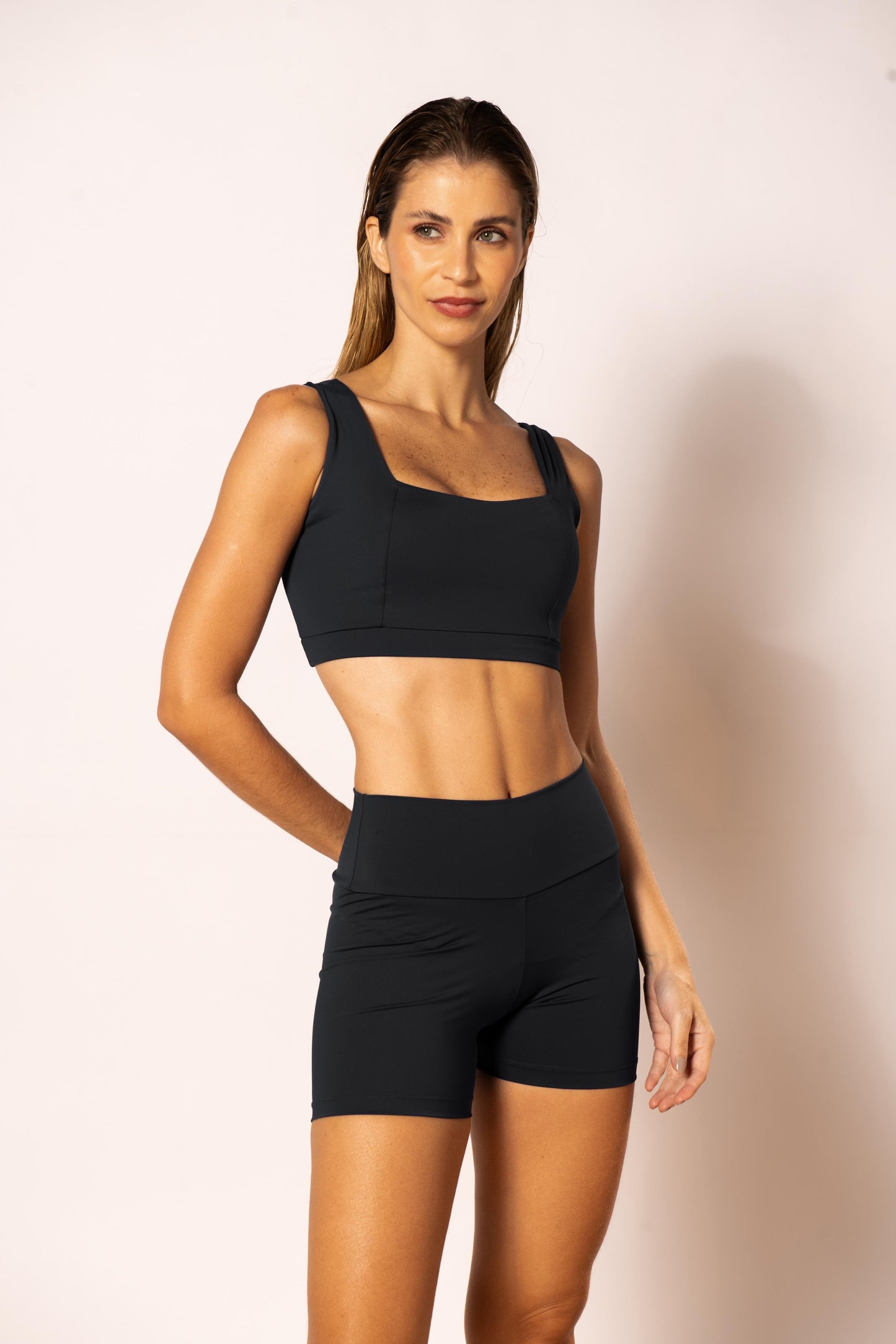 Top Essence - Black