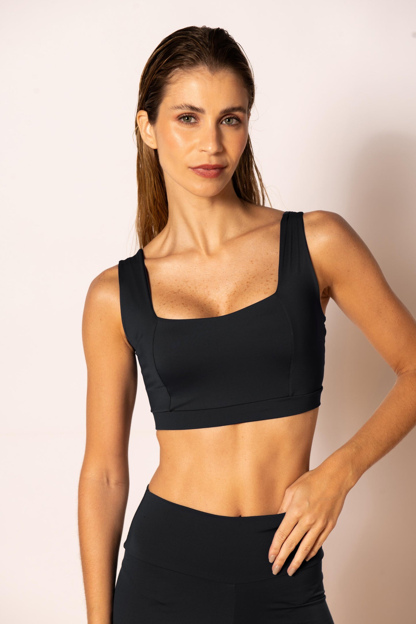 Top Essence - Black