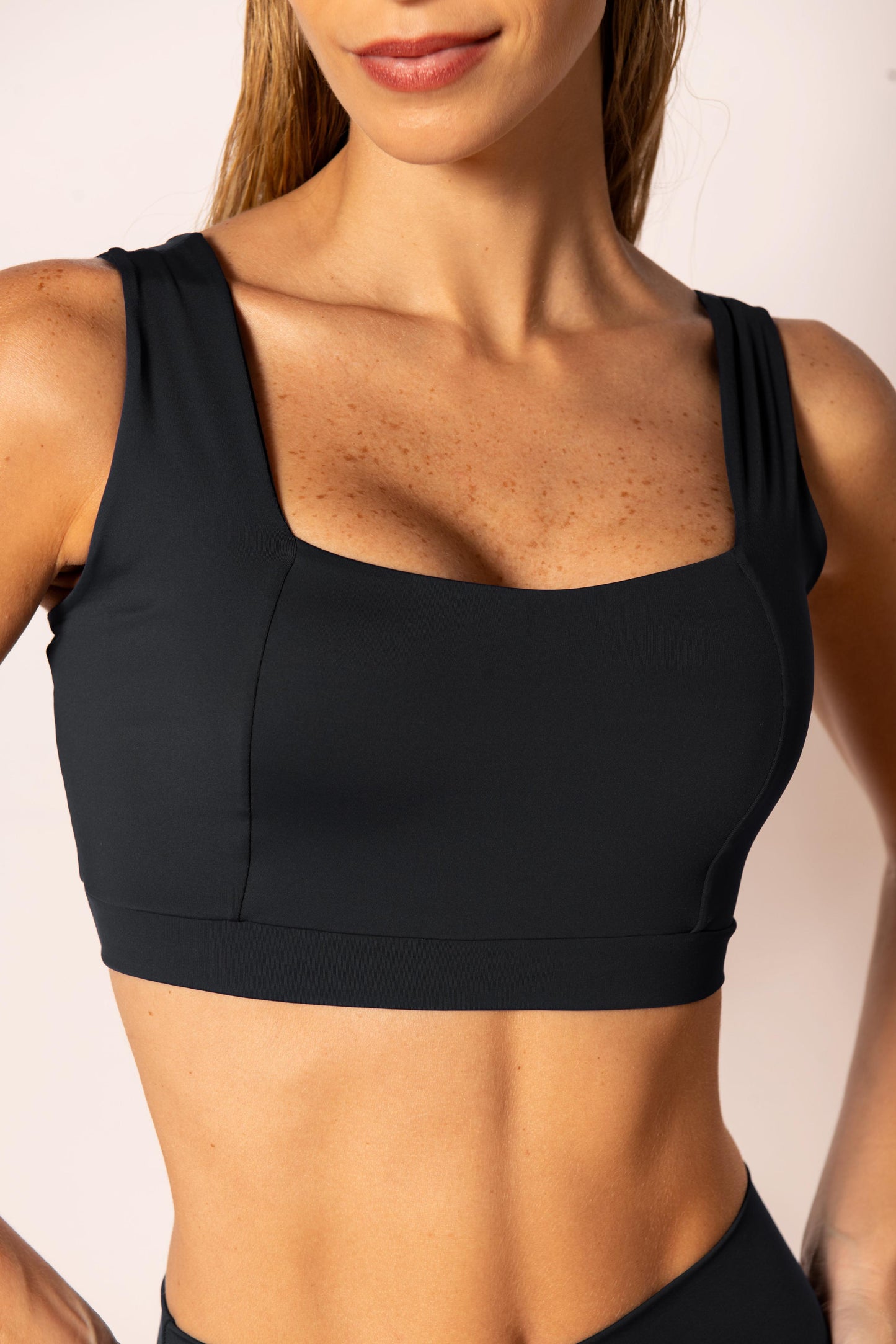 Top Essence - Black