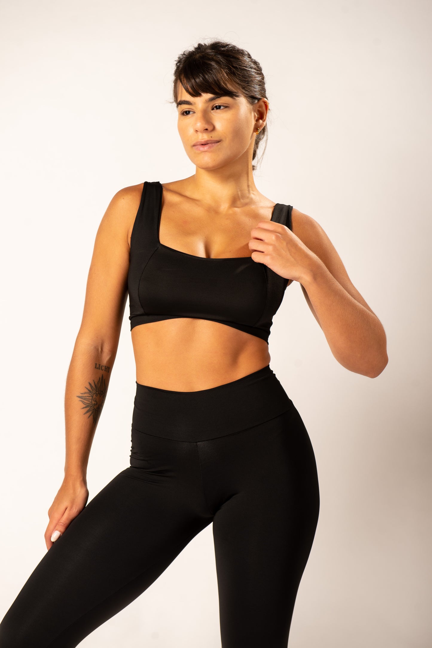 Top Essence - Black