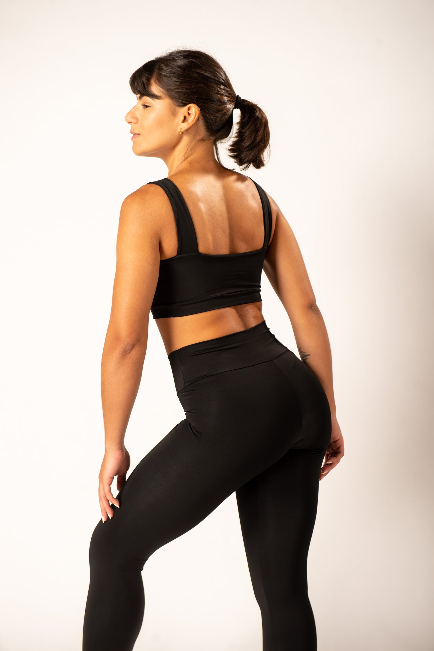 Top Essence - Black